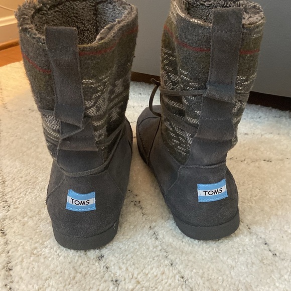 TOMS boots - Picture 3 of 6